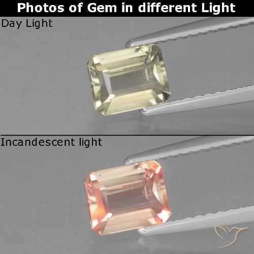 0.94ct Natural Amarelo muito claro Diásporo com mudança de cor, Corte Esmeralda, VVS-VS