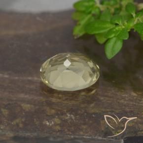 Diásporo com mudança de cor Amarelo Muito Pálido Natural 0.84ct, oval, VVS-VS