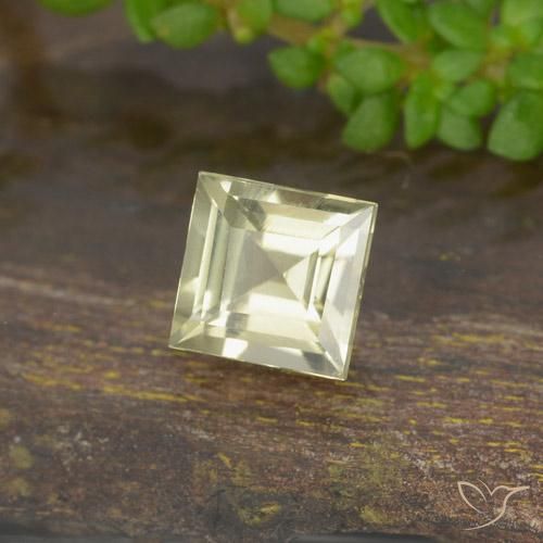 Diásporo com mudança de cor Amarelo claro Natural 0.59ct, Quadrado, VVS-VS