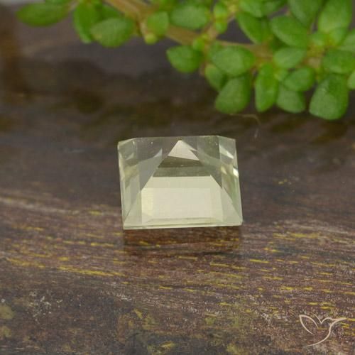 Diásporo com mudança de cor Amarelo claro Natural 0.59ct, Quadrado, VVS-VS