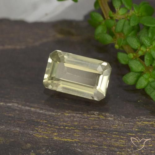 Diásporo com mudança de cor Amarelo Dourado Claro Natural 0.66ct, Corte Octógono / Esmeralda, VVS-VS
