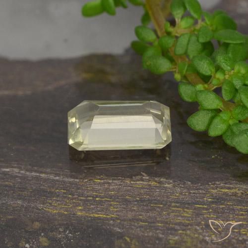 Diásporo com mudança de cor Amarelo Dourado Claro Natural 0.66ct, Corte Octógono / Esmeralda, VVS-VS