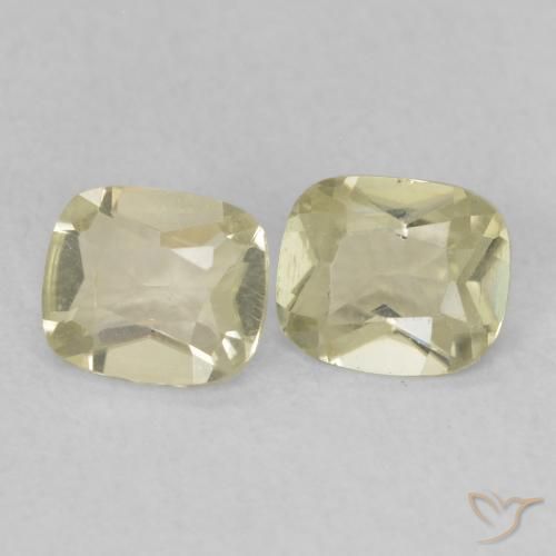 Pedras preciosas de Diásporo com mudança de cor Luz amarela natural de 0.73 ct, Almofada, VS