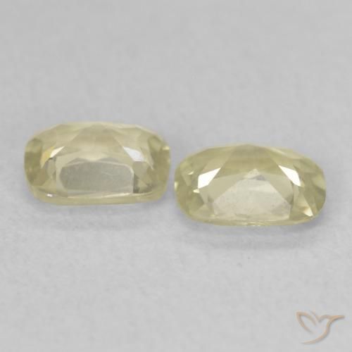 Pedras preciosas de Diásporo com mudança de cor Luz amarela natural de 0.73 ct, Almofada, VS