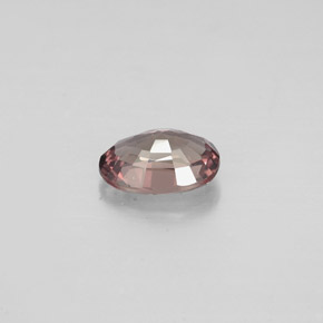 Granada de mudança de cor multicolorido natural 0,76ct, corte oval, VVS