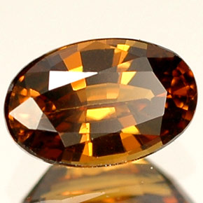 Granada de mudança de cor  natural 0,65ct, corte oval, VVS-VS
