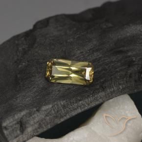 Granada que muda de cor Medium Yellow  Natural 0.72ct, Corte Octógono / Esmeralda, VVS