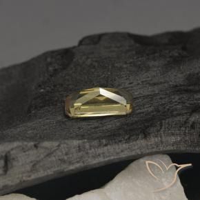 Granada que muda de cor Medium Yellow  Natural 0.72ct, Corte Octógono / Esmeralda, VVS