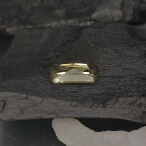 Granada de mudança de cor amarelo natural 0,71ct, corte esmeralda, VS