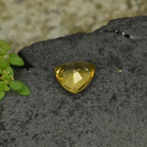 Granada de mudança de cor amarelo natural 0,68ct, trillion, VS