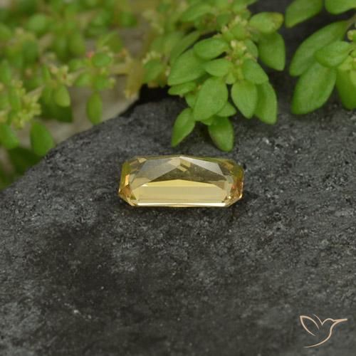 Granada que muda de cor Amarelo claro Natural 0.73ct, Corte Octógono / Esmeralda, VVS