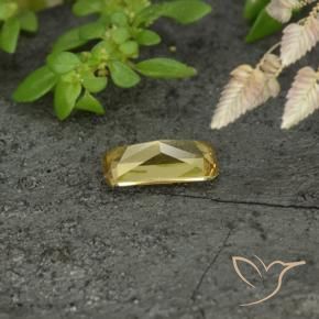 Granada que muda de cor Amarelo dourado Natural 0.62ct, Corte Octógono / Esmeralda, VVS-VS