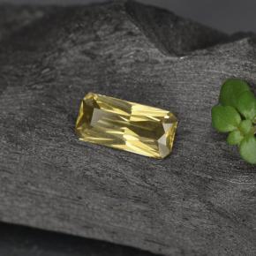 Granada de mudança de cor amarelo natural 0,60ct, corte esmeralda, VVS-VS