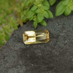 Granada de mudança de cor amarelo natural 0,61ct, corte esmeralda, VS