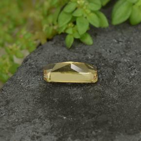 Granada de mudança de cor amarelo natural 0,61ct, corte esmeralda, VS