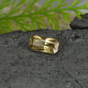 Granada de mudança de cor amarelo natural 0,78ct, corte esmeralda, VVS-VS