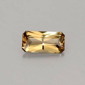 Granada de mudança de cor marrom esverdeado a vermelho-rosa natural 0,63ct, corte esmeralda, VVS