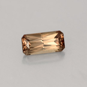 Granada de mudança de cor mudança de cor natural 0,76ct, corte esmeralda, VS