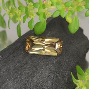 Granada de mudança de cor dourado natural 0,66ct, corte esmeralda, VVS-VS