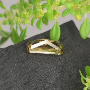 Granada de mudança de cor dourado natural 0,66ct, corte esmeralda, VVS-VS
