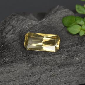 Granada de mudança de cor dourado natural 0,59ct, corte esmeralda, VS