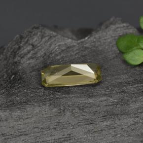 Granada de mudança de cor dourado natural 0,59ct, corte esmeralda, VS