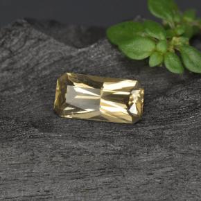 Granada de mudança de cor dourado natural 0,60ct, corte esmeralda, VVS-VS