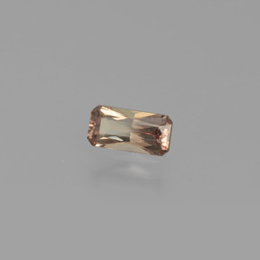 Granada de mudança de cor mudança de cor natural 0,70ct, corte esmeralda, VVS-VS