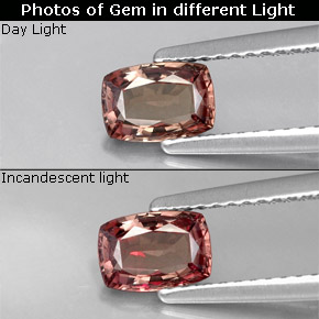 Granada de mudança de cor marrom natural 0,76ct, almofada cortada, VVS-VS