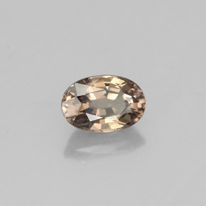 Granada de mudança de cor mudança de cor natural 0,74ct, corte oval, VVS