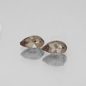 Pedras preciosas de granada de mudança de cor multicolorido natural de 1,18 ct, formato de pêra, VVS-VS