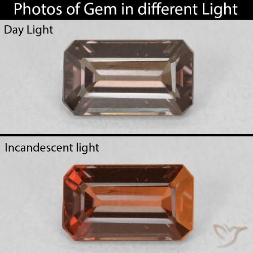 Granada de mudança de cor marrom natural 1,48ct, corte esmeralda, VS