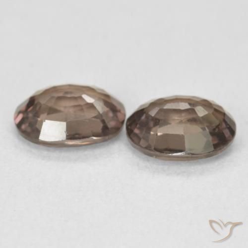 Pedras preciosas de Granada que muda de cor Castanho claro médio natural de 2.23 ct, oval, VVS