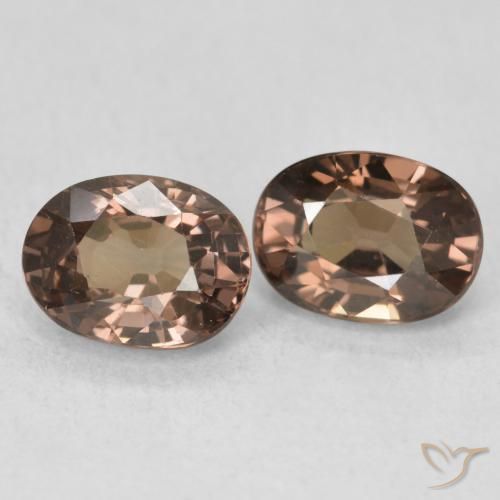 Pedras preciosas de Granada que muda de cor Castanho claro médio natural de 2.84 ct, oval, VVS-VS