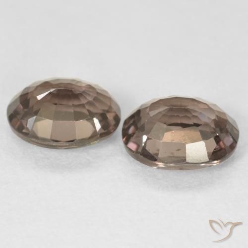 Pedras preciosas de Granada que muda de cor Castanho claro médio natural de 2.16 ct, oval, VS