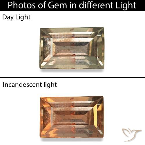 Safira que muda de cor Luz amarela Natural 0.24ct, baguete, VVS-VS