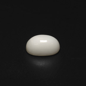 Coral branco natural 2,49ct, corte oval, opaco