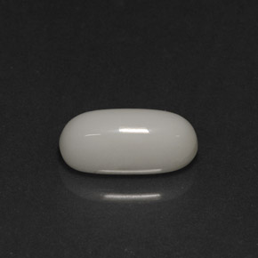 Coral branco natural 2,73ct, corte oval, opaco