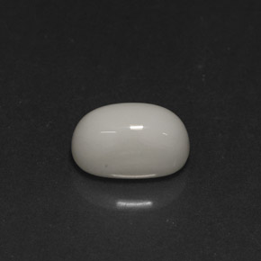 Coral branco natural 2,67ct, corte oval, opaco