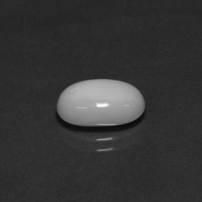 Coral branco natural 2,54ct, corte oval, opaco