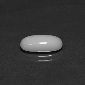 Coral branco natural 2,29ct, corte oval, opaco