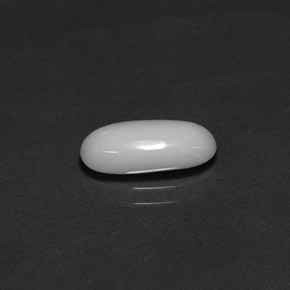 Coral branco natural 1,82ct, corte oval, opaco