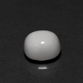 Coral branco natural 2,26ct, corte oval, opaco