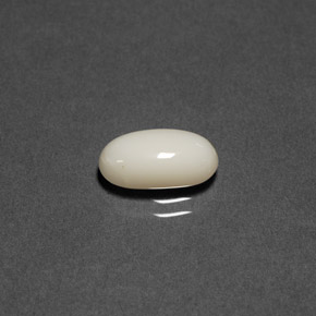 Coral branco natural 1,84ct, corte oval, opaco