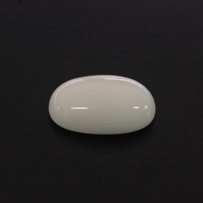 Coral branco natural 2,37ct, corte oval, opaco