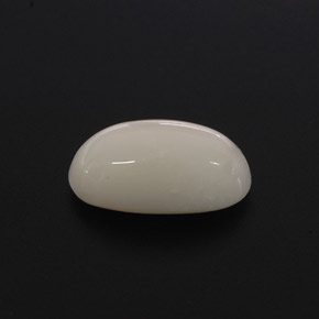 Coral branco natural 2,85ct, corte oval, opaco