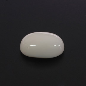 Coral branco natural 2,68ct, corte oval, opaco