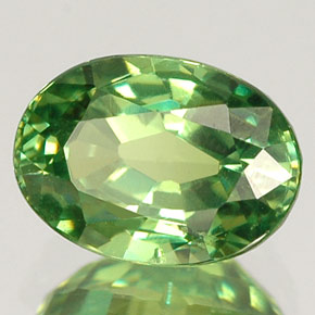 Granada demantoide verde natural 1,47ct, corte oval, VS