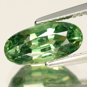 Granada demantoide verde natural 2,35ct, corte oval, VS