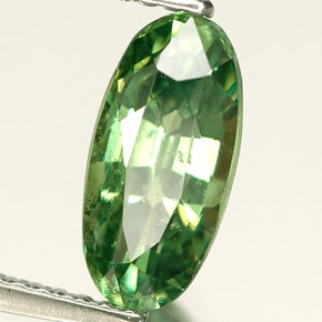 Granada demantoide verde natural 2,35ct, corte oval, VS